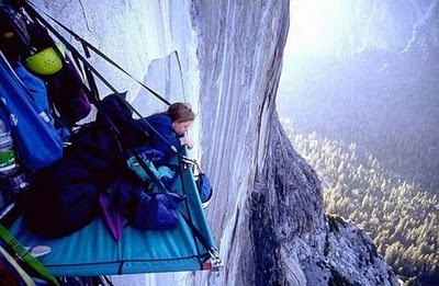 extreme_hanging_tents_07.jpg
