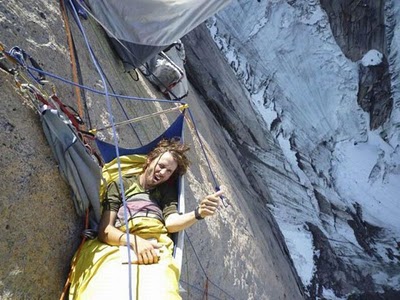 extreme_hanging_tents_09.jpg