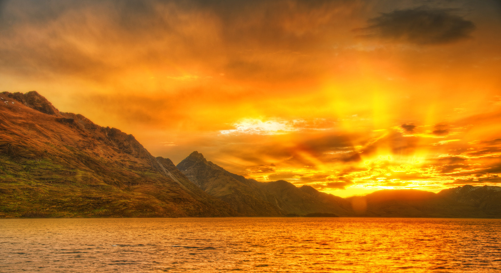 Orange-Light-in-Queenstown-New-X3.jpg