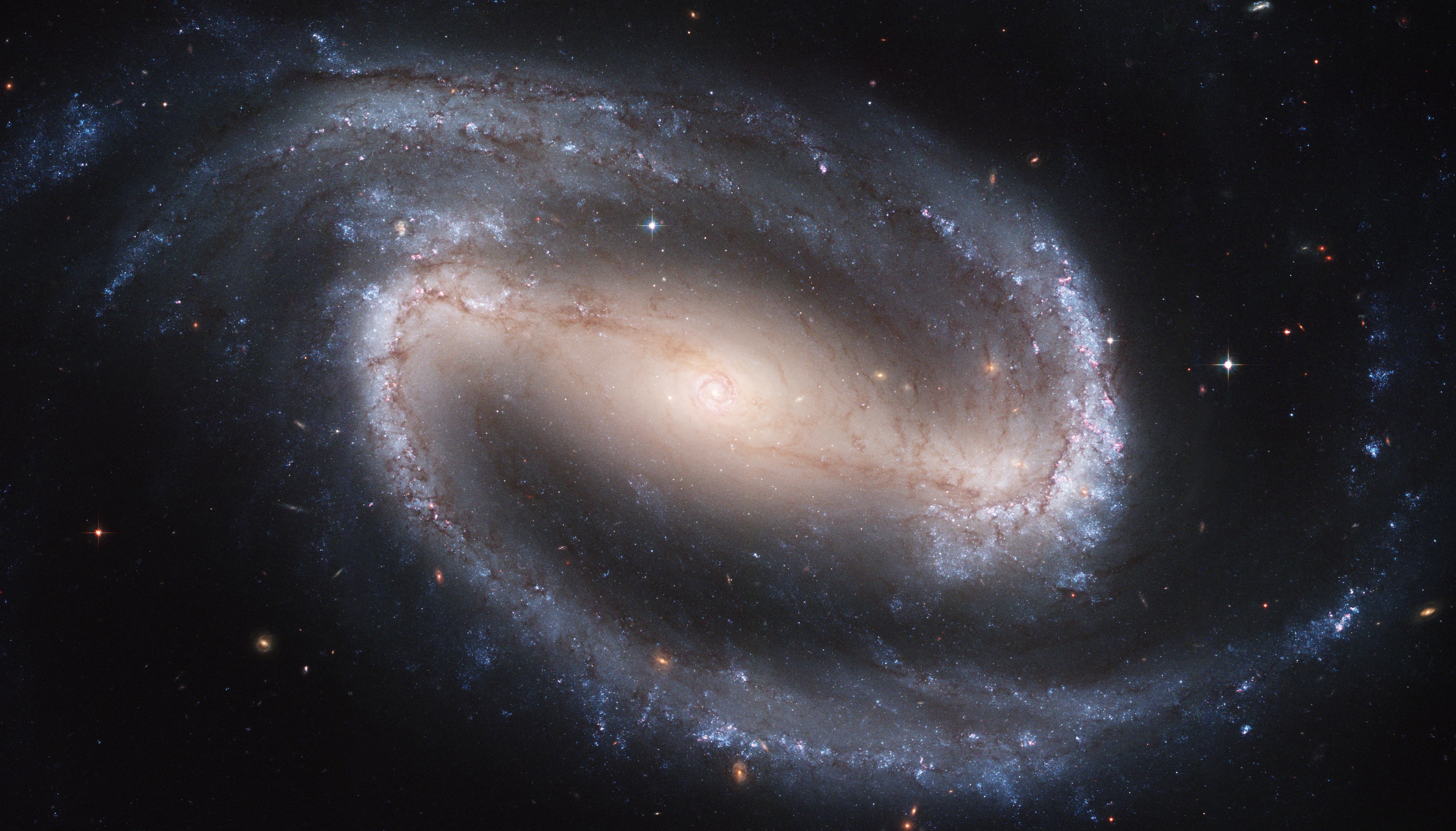 NGC1300HSTfull.jpg