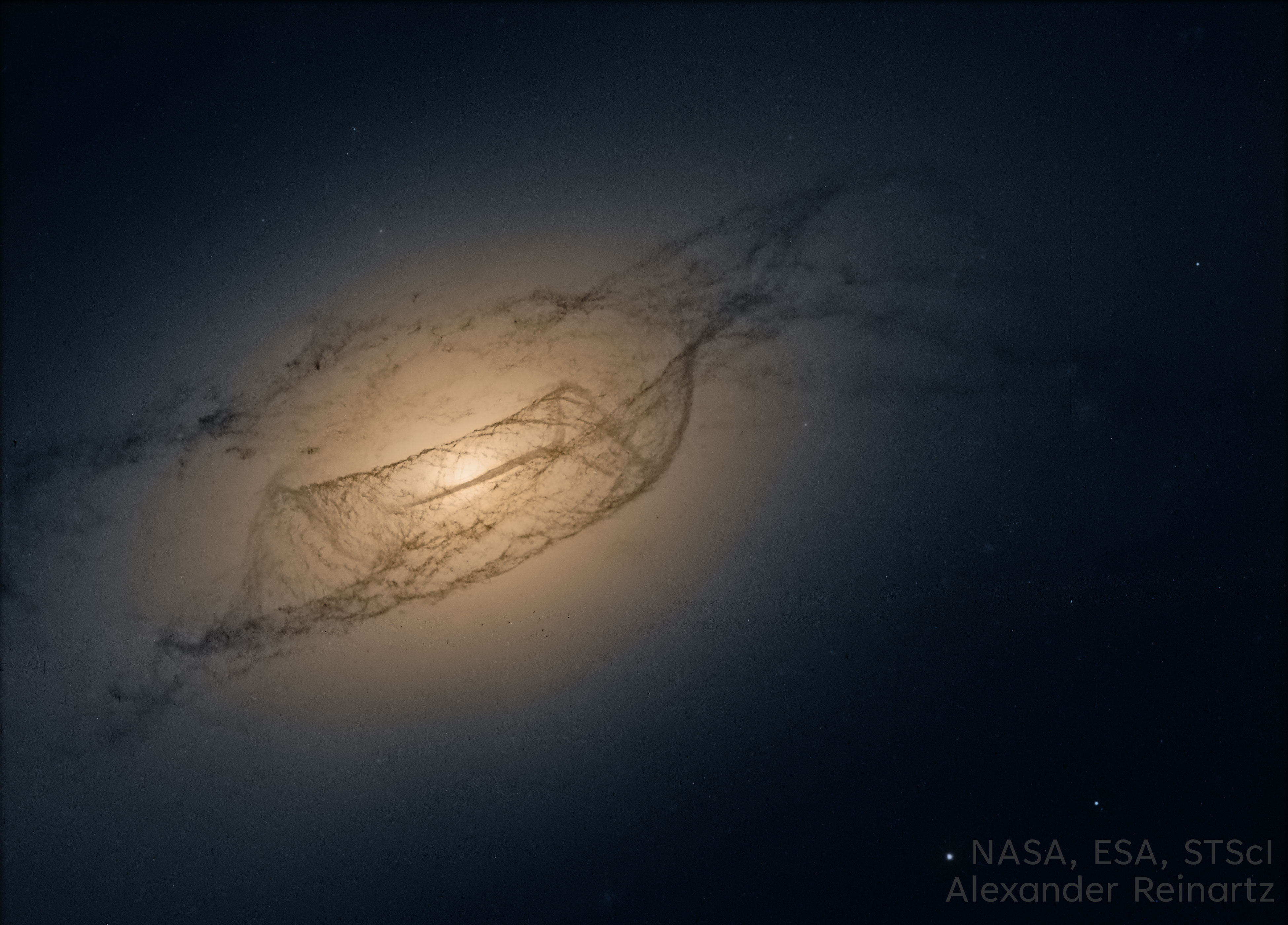 NGC4753_HubbleReinartz_3900.jpg