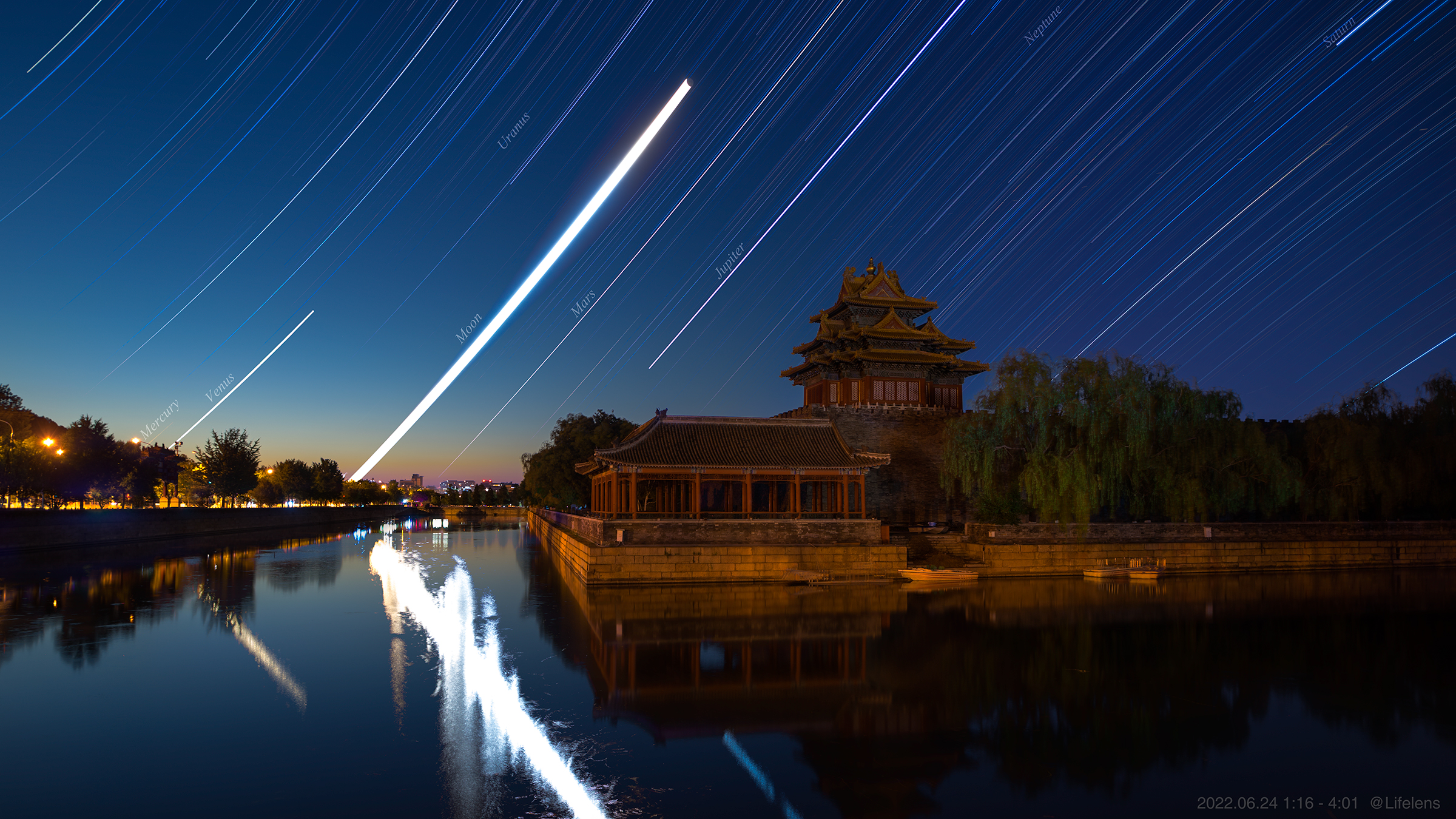 Star-trail-of-planets.jpg