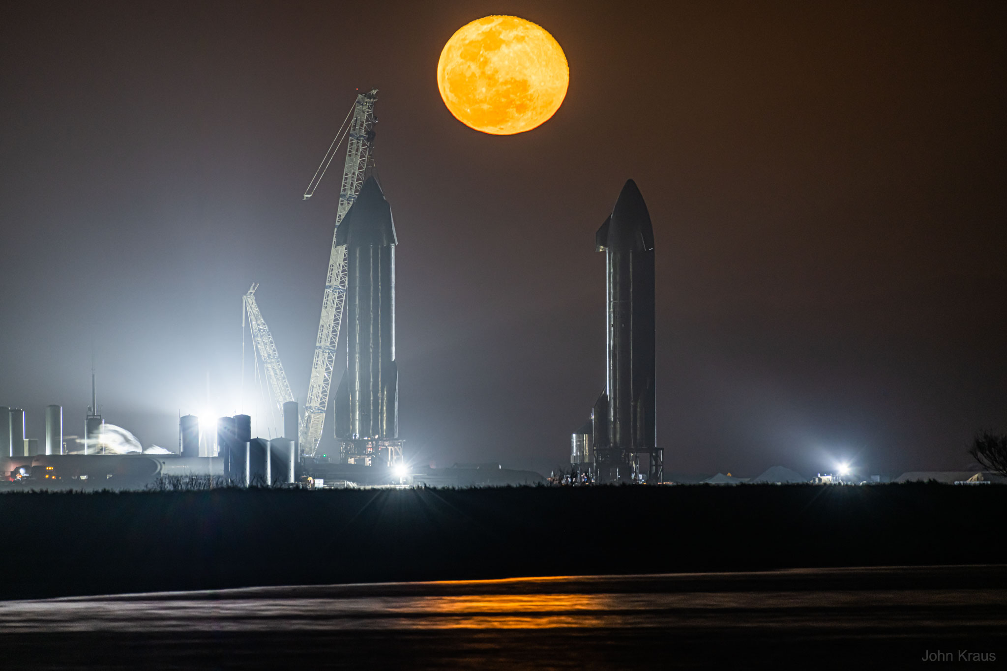 StarshipsMoon_Kraus_2048.jpg