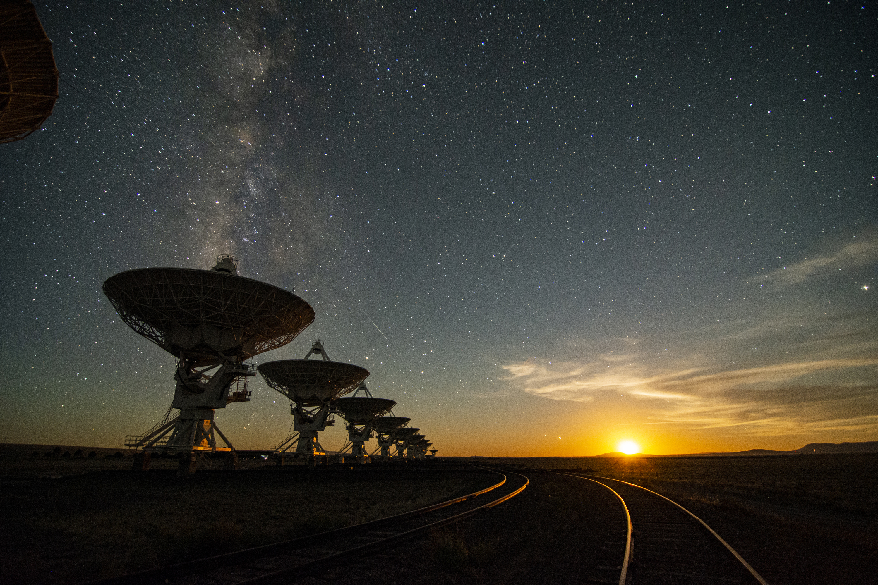 VLA_Moonset_NIK_0991.jpg