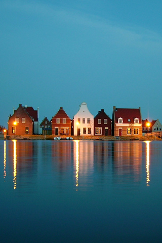 01288_esontown_320x480.jpg