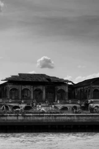 01315_abandonedmansion_320x480.jpg
